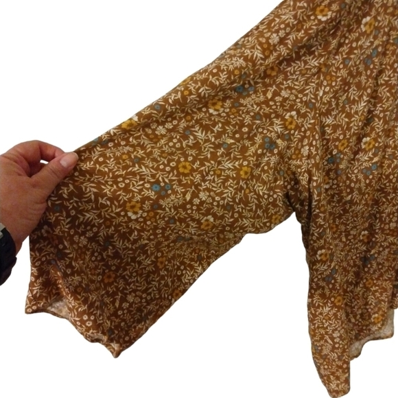 A.n.a. Brown floral design, Boho Tie Neck, Puff Sleeved, Plus Sized Top 2X - Picture 4 of 7